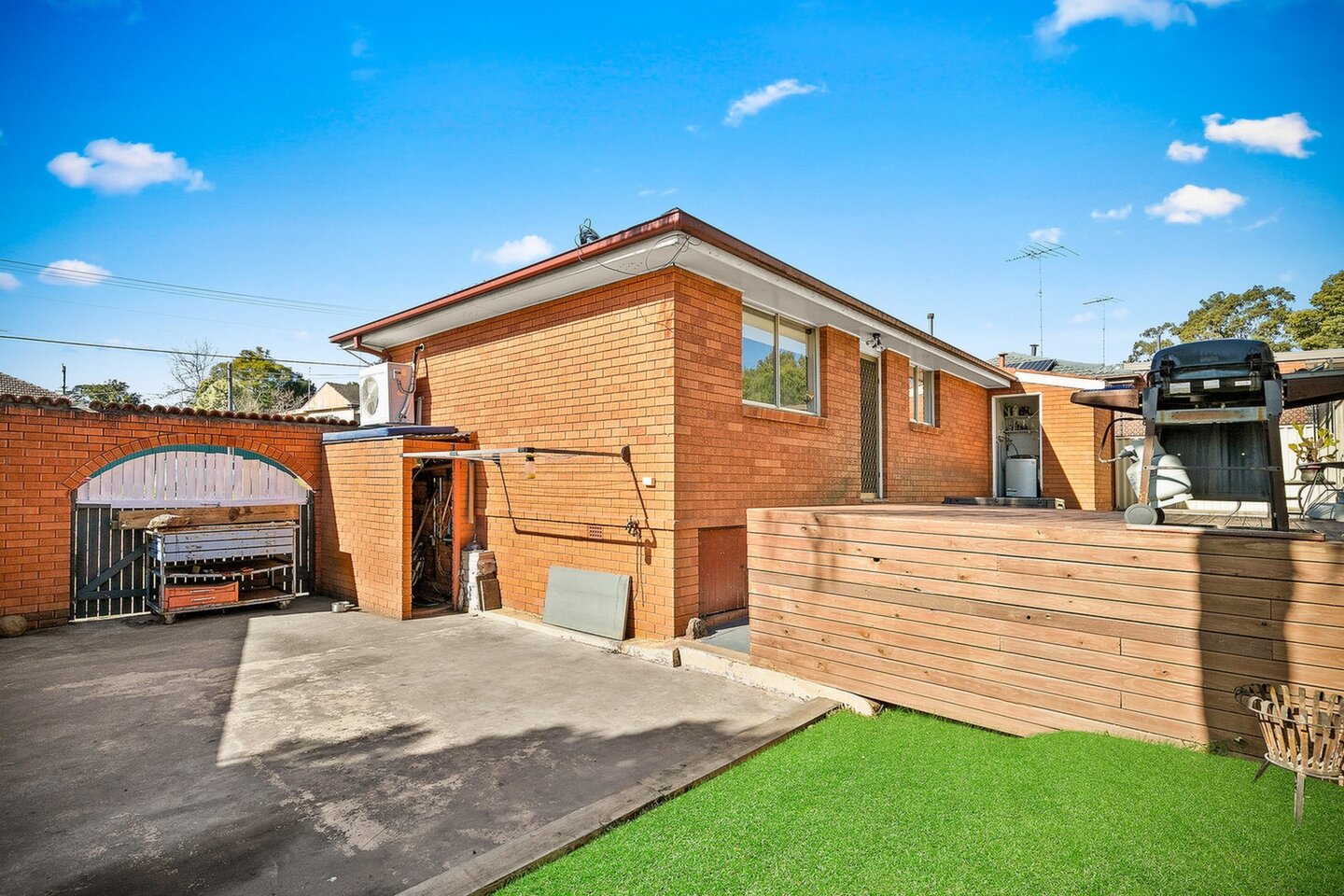 20 Sewell Avenue, Seven Hills Sold by ResponseRE Walsh Sullivan Northmead - image 1