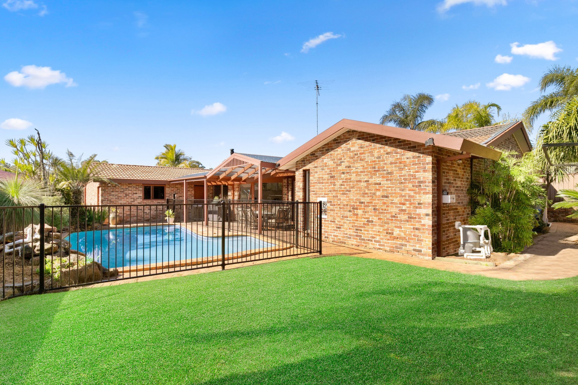 3 Therese Court, Baulkham Hills Sold by ResponseRE Walsh Sullivan Northmead - image 1