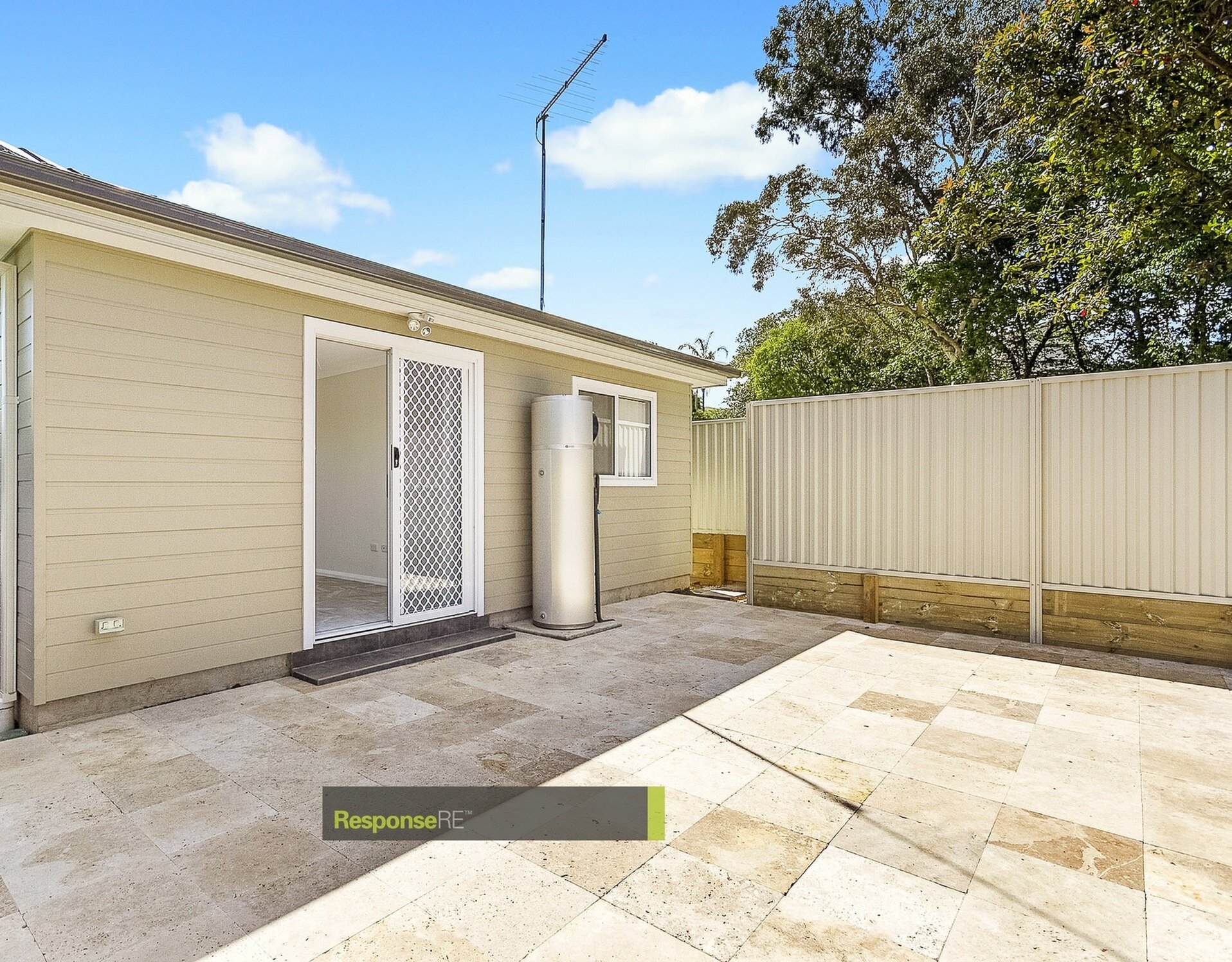 6A Sanders Crescent, Kings Langley Leased by ResponseRE Walsh Sullivan Baulkham Hills - image 1