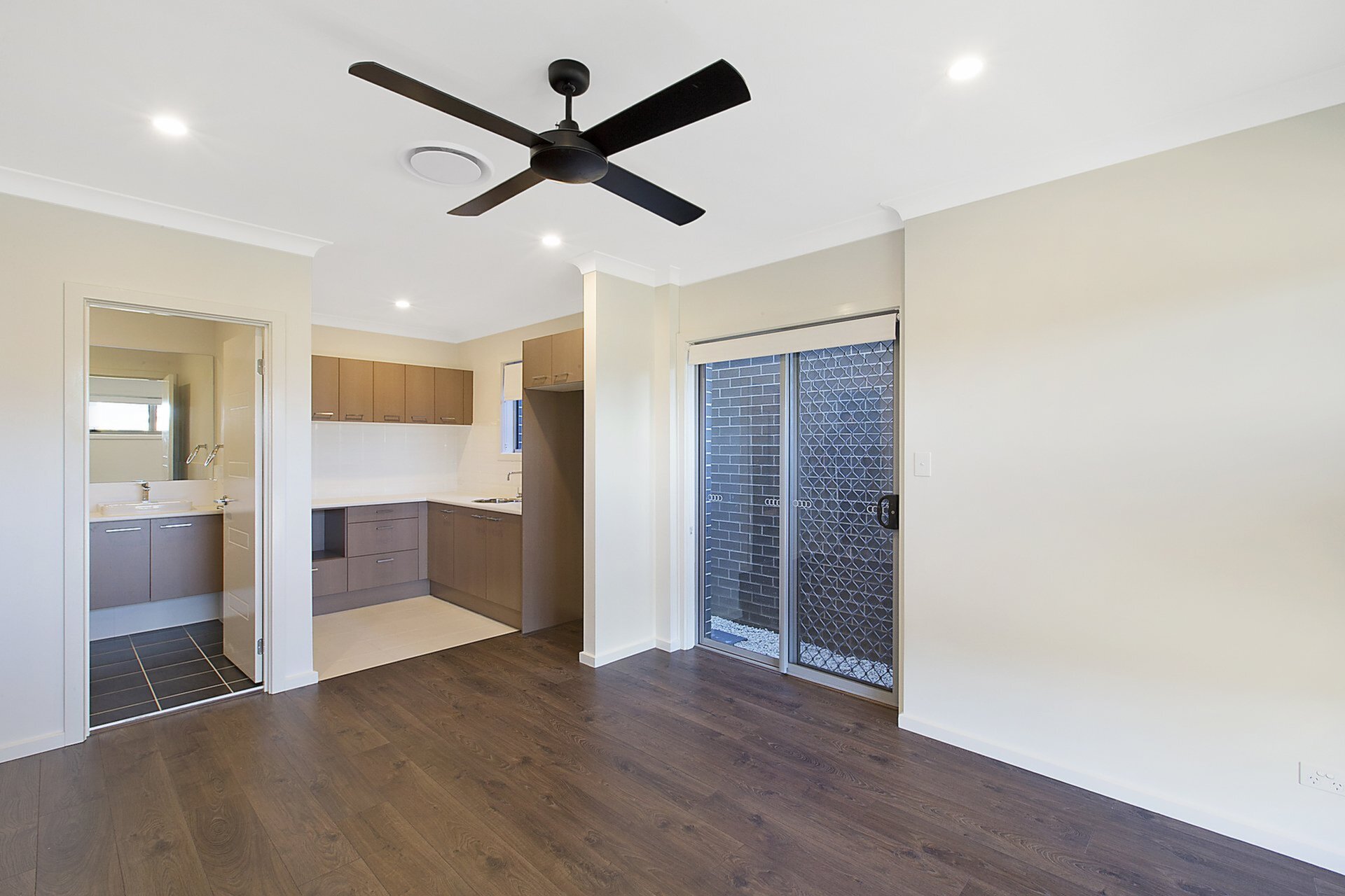 5a Armstrong Street, Jordan Springs Leased by Response Real Estate Penrith - image 3