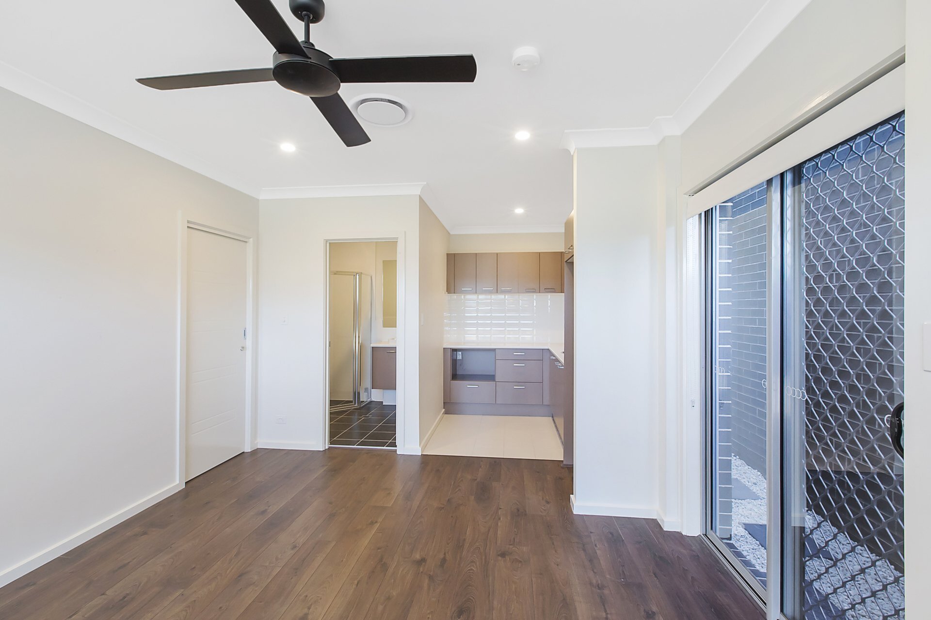 5a Armstrong Street, Jordan Springs Leased by Response Real Estate Penrith - image 2