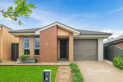7 Portsmouth Circuit, Jordan Springs Sold by ResponseRE
