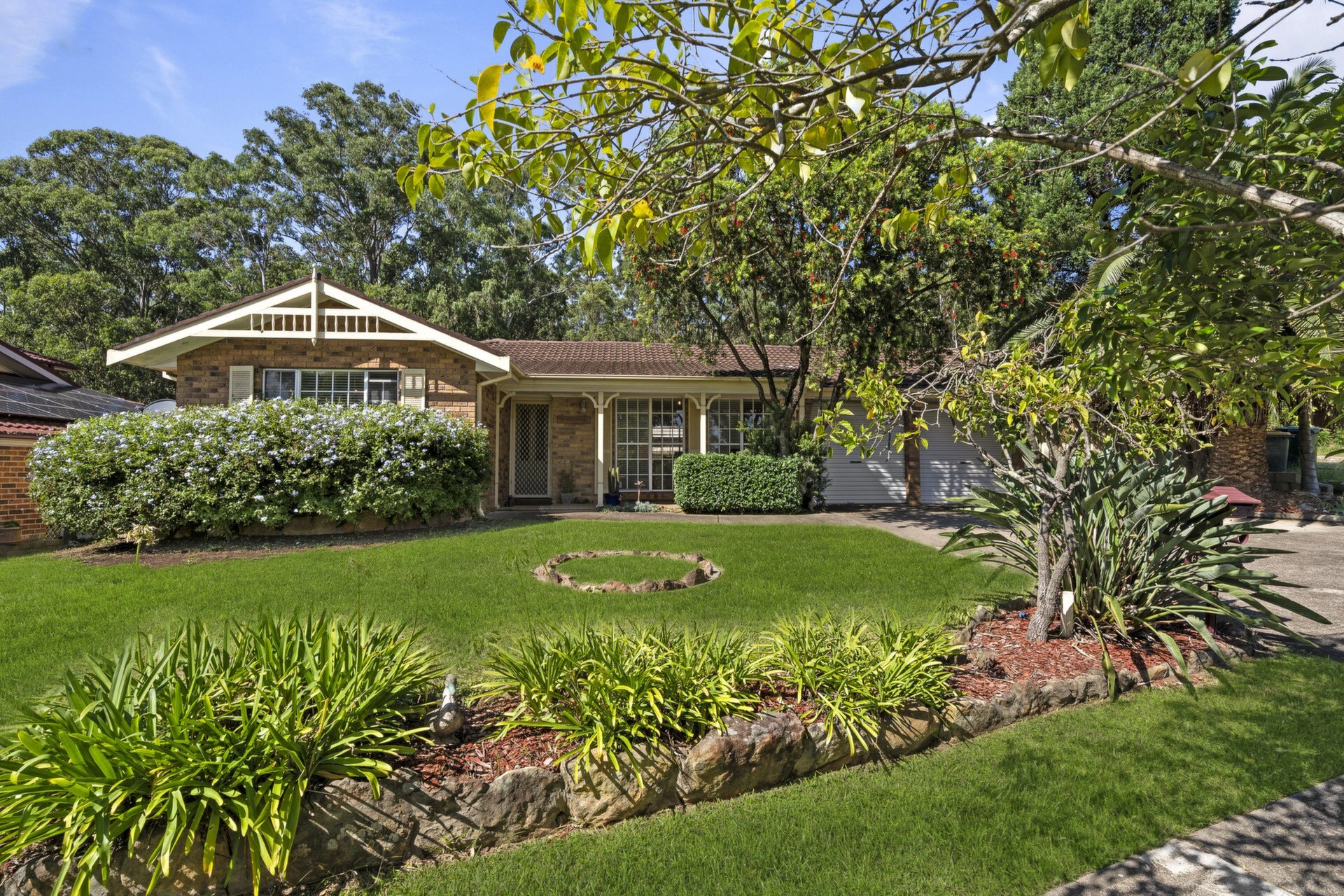 61 Seabrook Crescent, Doonside Sold by ResponseRE Walsh Sullivan Baulkham Hills - image 1