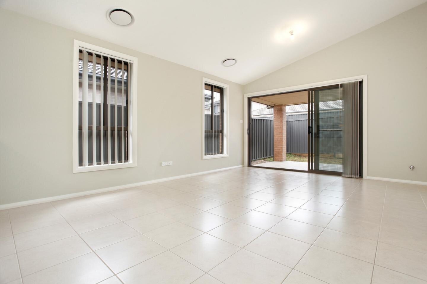 7 Rowland Place, Jordan Springs Sold by Response Real Estate Penrith - image 1