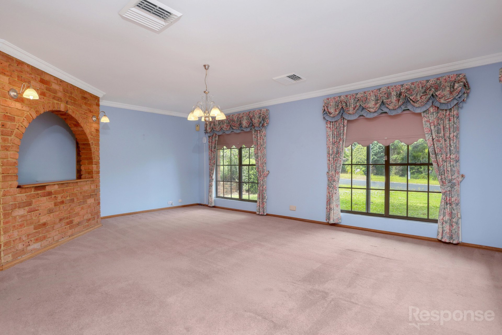 10 Cadman Crescent, Castle Hill Leased by ResponseRE - image 1