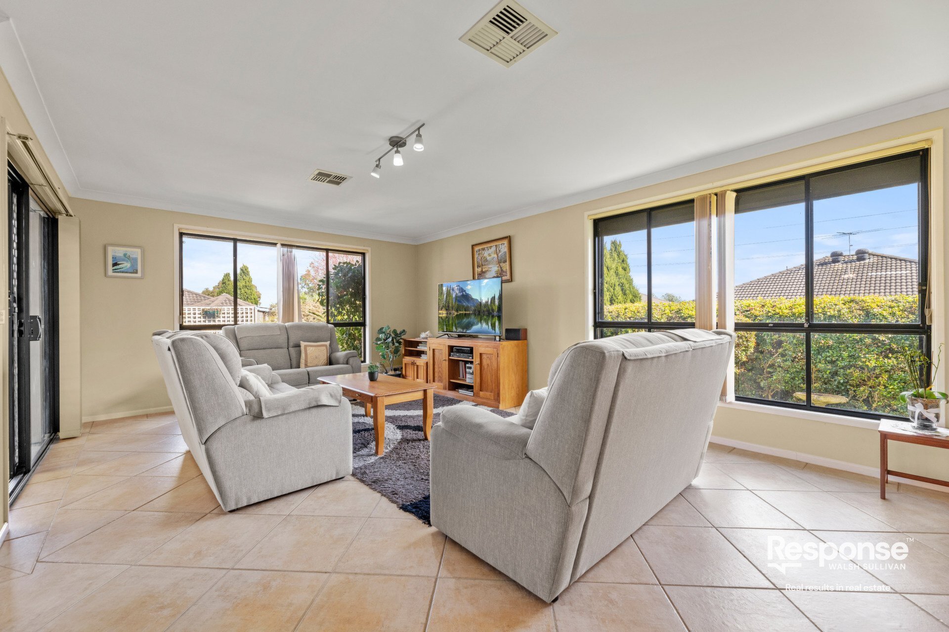 8 Ellerstone Court, Kellyville Sold by ResponseRE Walsh Sullivan Northmead - image 1