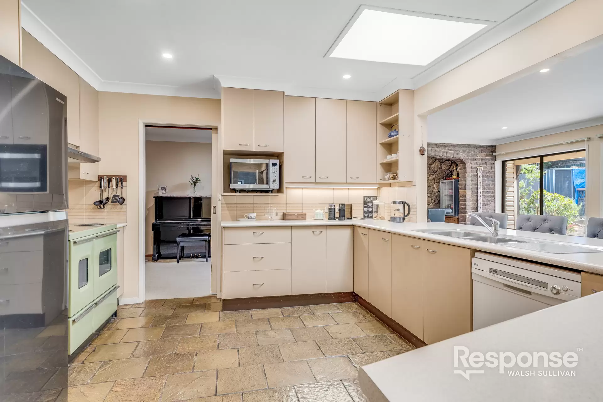 8 Brushford Avenue, Castle Hill Sold by ResponseRE Walsh Sullivan Northmead - image 1