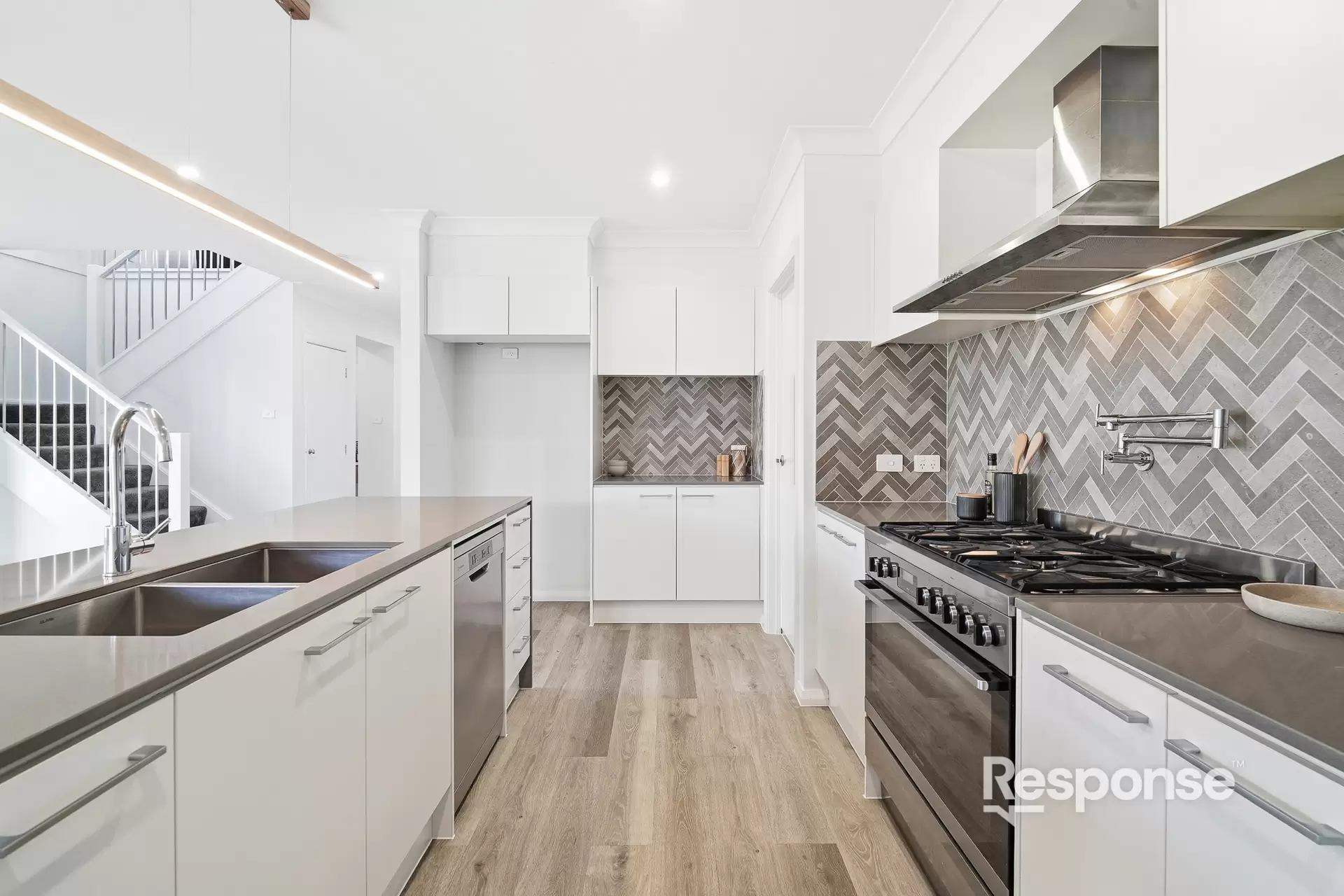 5 Pioneer Grove, Werrington Downs Sold by ResponseRE - image 1