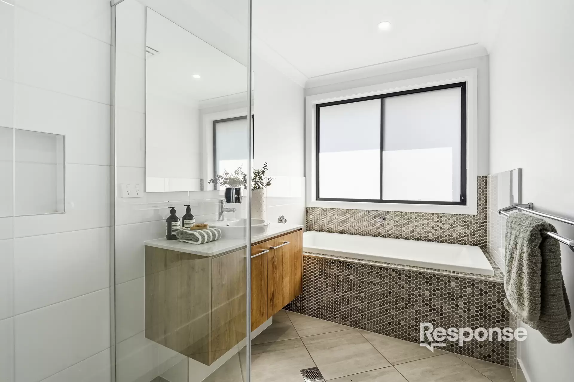 5 Pioneer Grove, Werrington Downs Sold by ResponseRE - image 1