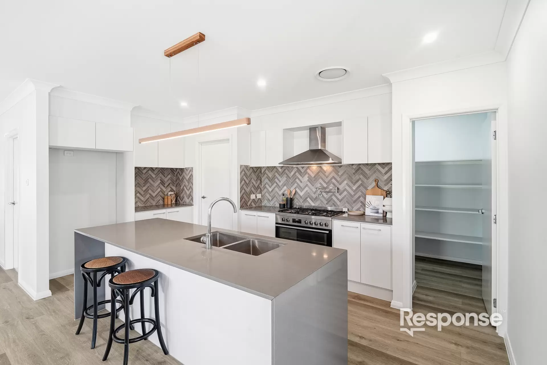 5 Pioneer Grove, Werrington Downs Sold by ResponseRE - image 1