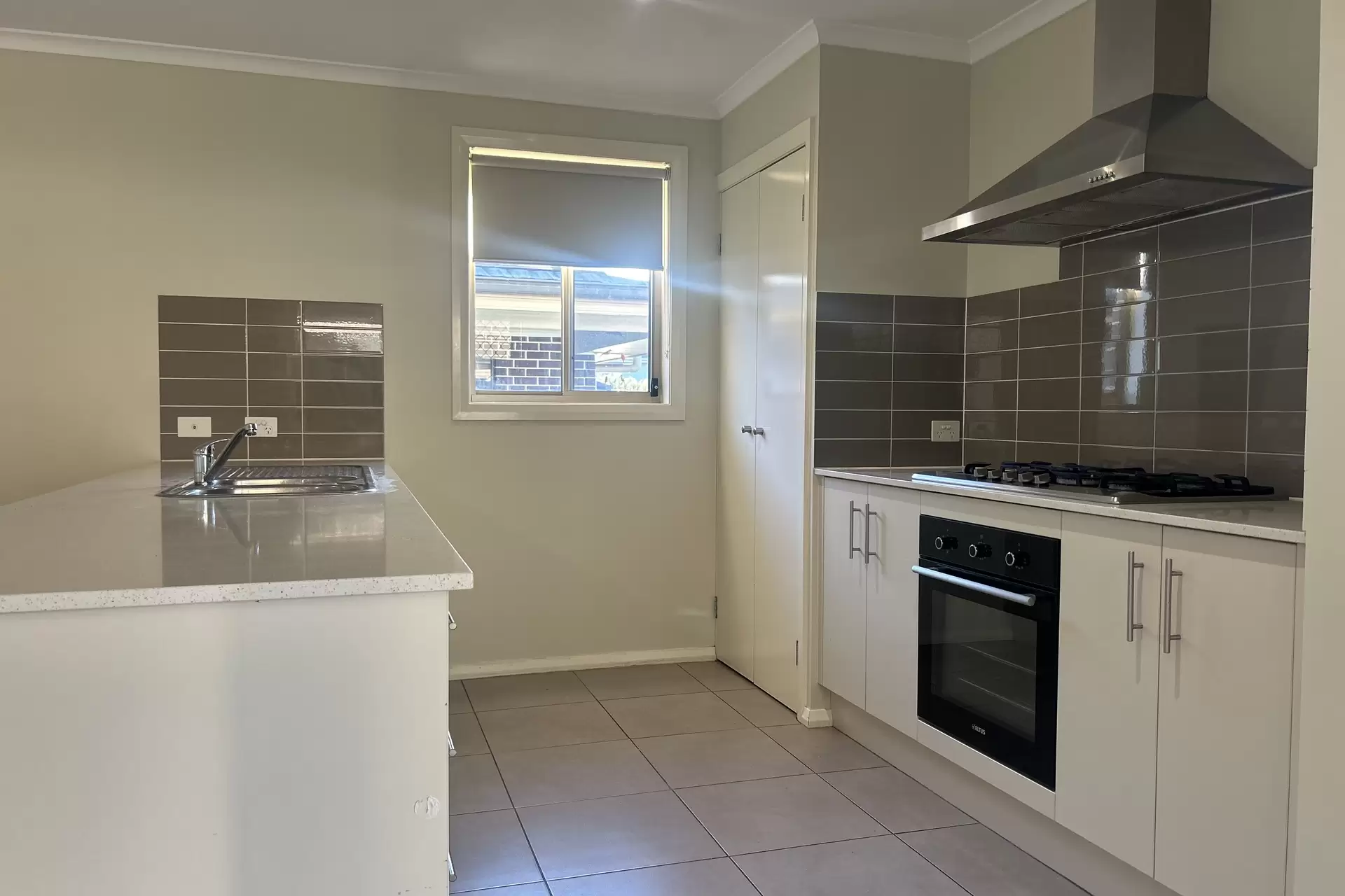 7 Flagship Ridge, Jordan Springs For Lease by ResponseRE - image 1