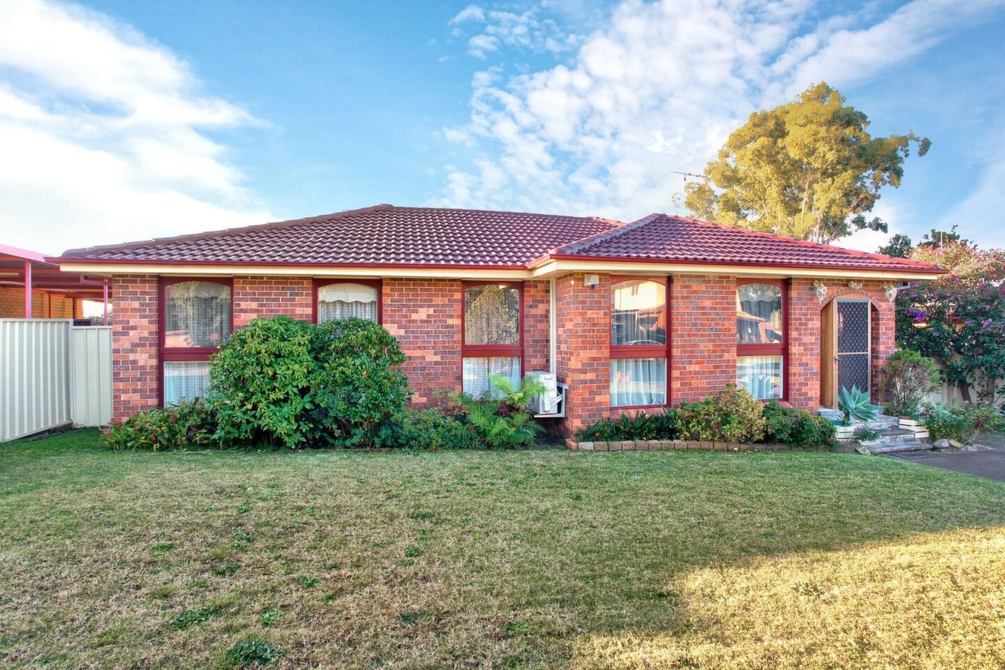 19 Timaru Grove, South Penrith Sold by Response Real Estate Penrith - image 1
