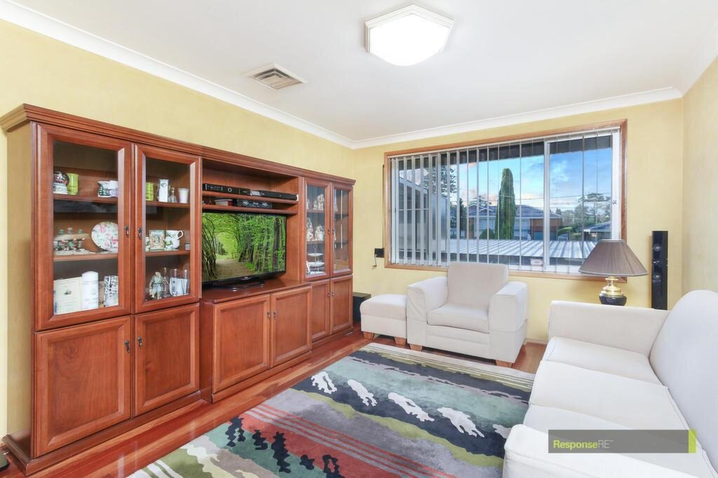 21 Lloyd George Avenue, Winston Hills Sold by ResponseRE Walsh Sullivan Northmead - image 1