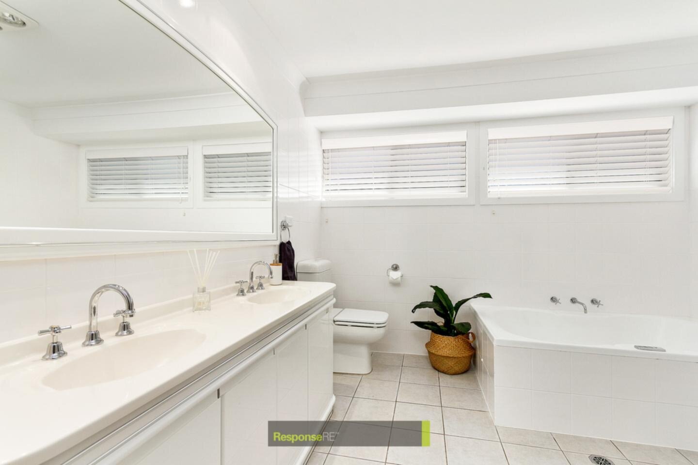 71 Marton Crescent, Kings Langley Sold by ResponseRE Walsh Sullivan Baulkham Hills - image 1