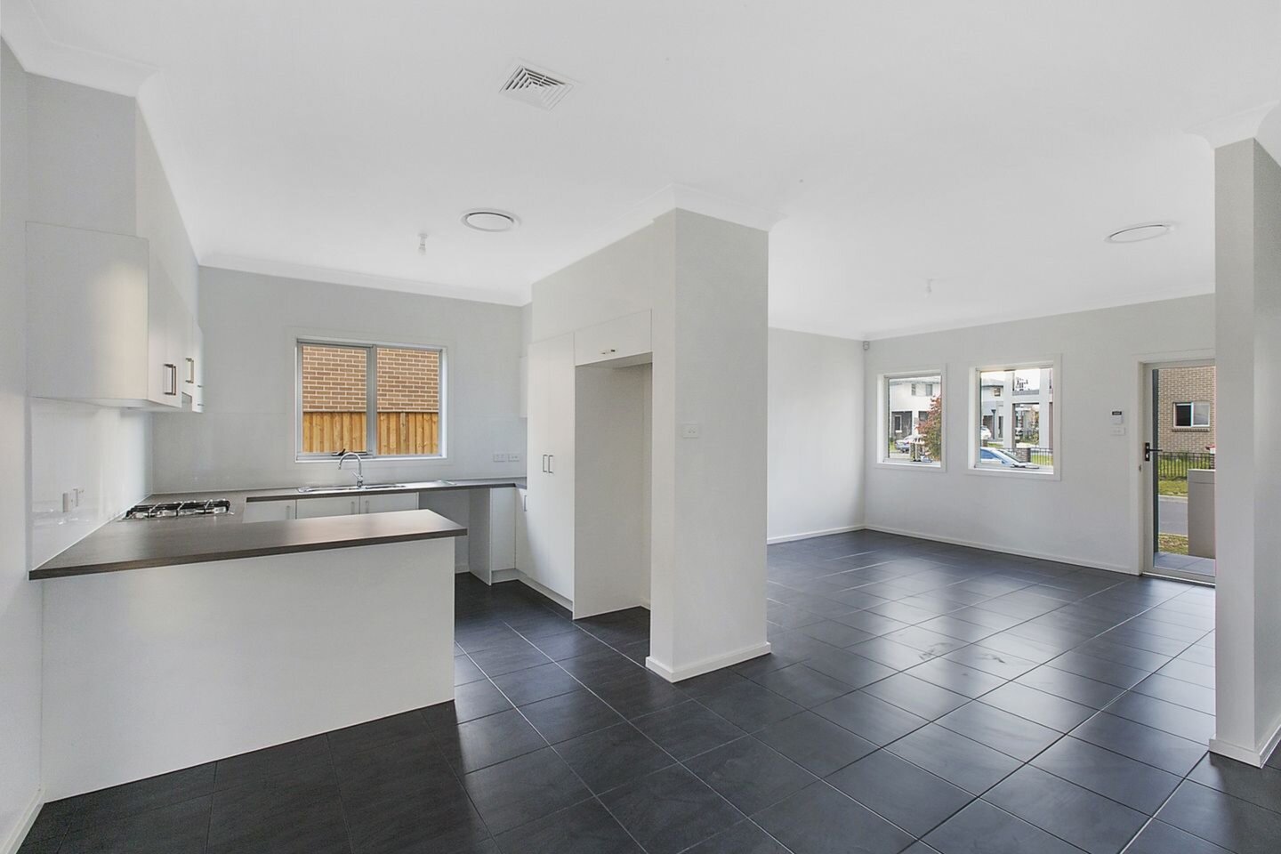 4 Empire Circuit, Penrith Sold by Response Real Estate Penrith - image 1