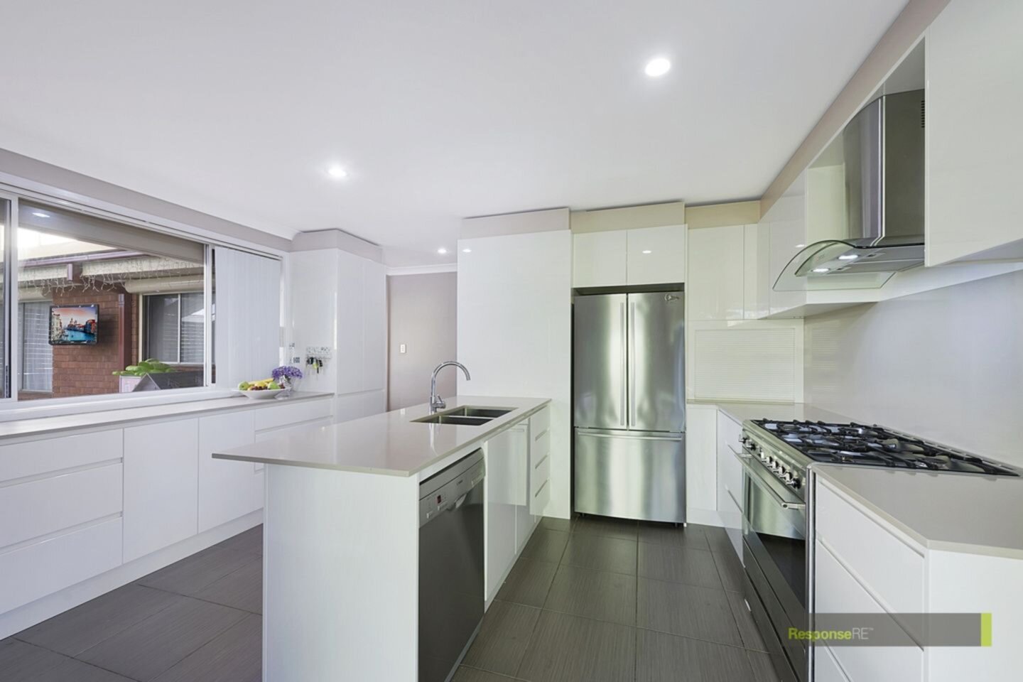 8 Carmel Place, Winston Hills Sold by ResponseRE Walsh Sullivan Northmead - image 1