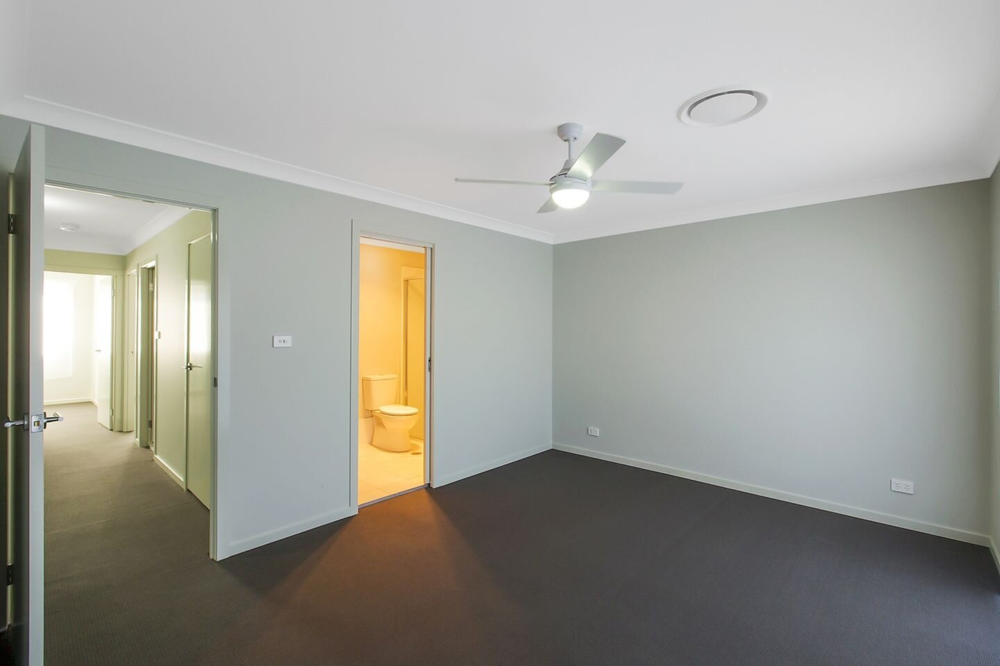 12 Stratton Lane, Penrith Sold by Response Real Estate Penrith - image 1