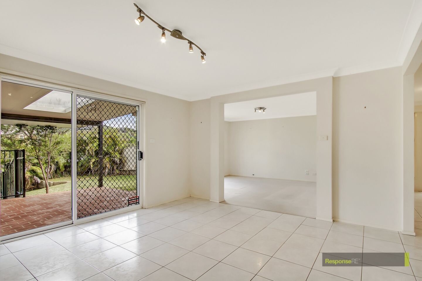 8  Forcett Close, West Hoxton Sold by ResponseRE - image 1