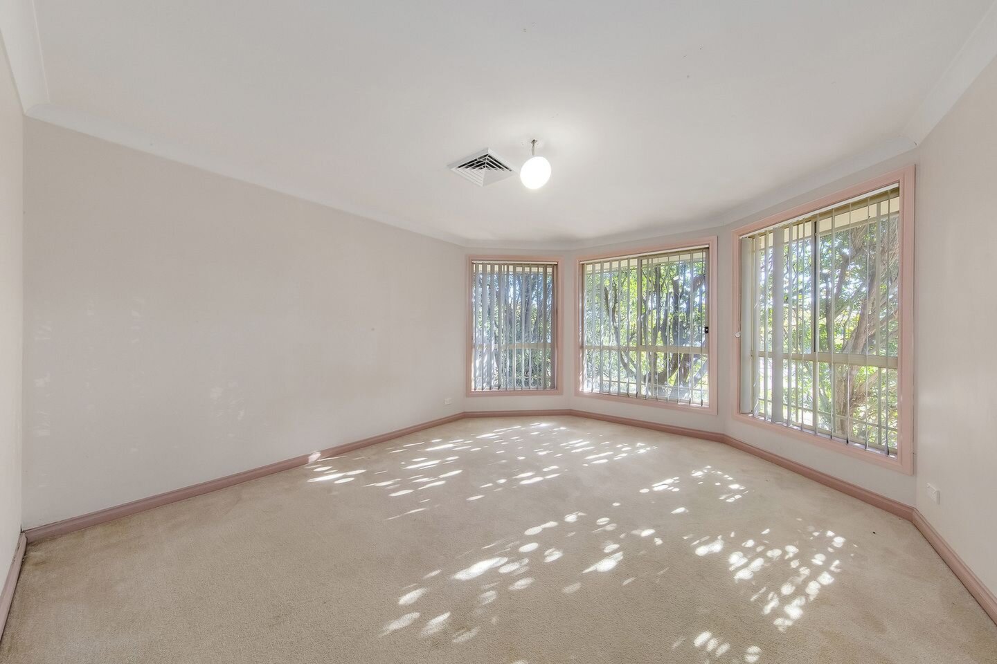 22 Woodlands Drive, Glenmore Park Sold by Response Real Estate Penrith - image 1