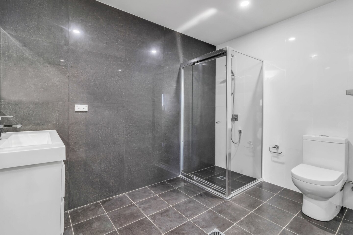 L19,405/240-250 Great Western Highway, Kingswood Sold by Response Real Estate Penrith - image 1