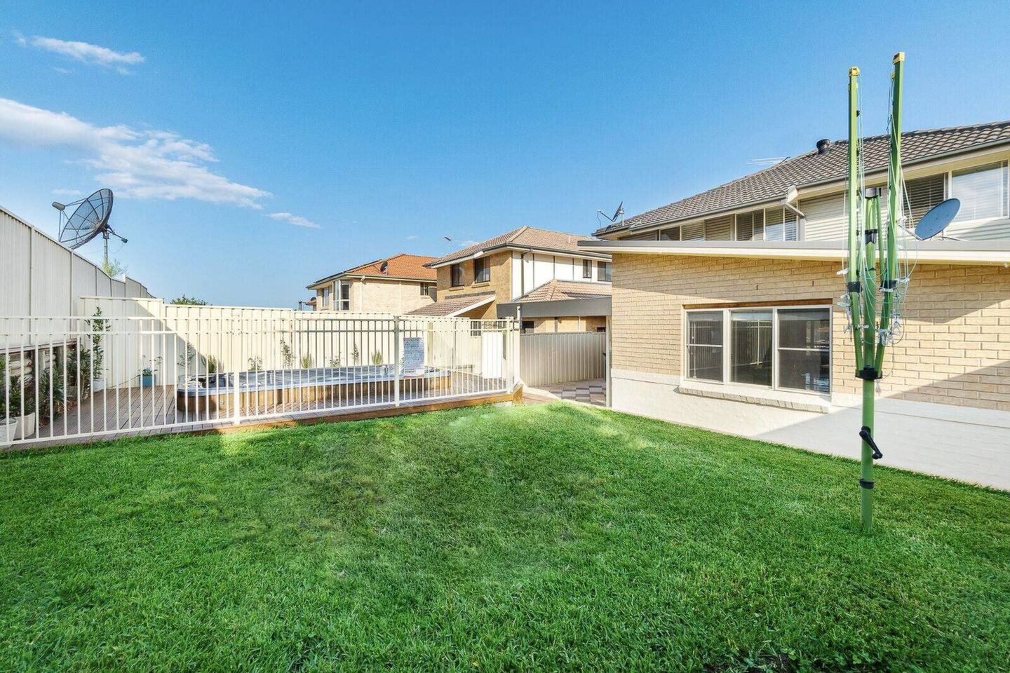 9 Falcon Way, Glenwood Sold by ResponseRE - image 1