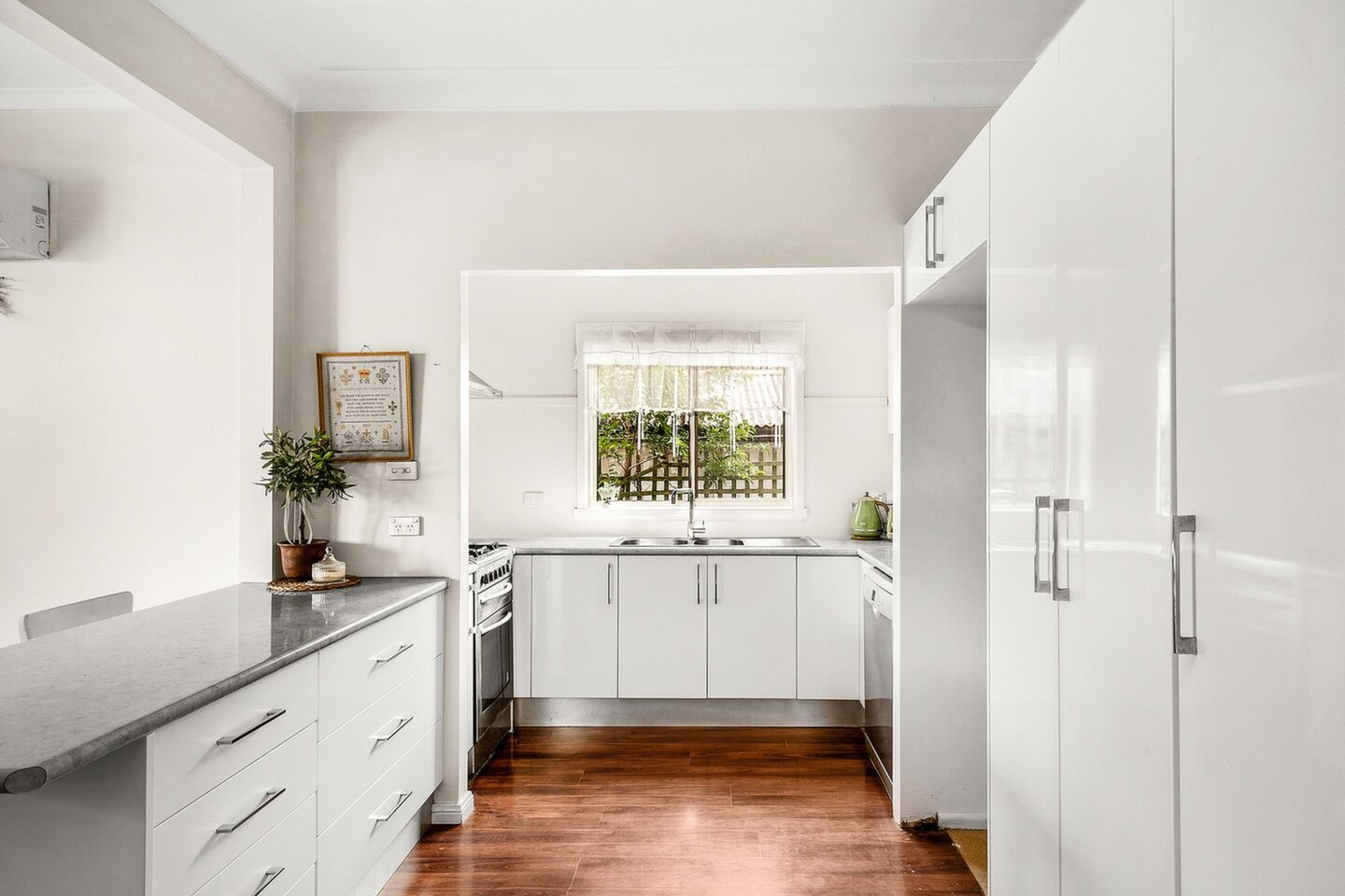 32 Yvonne Street, Seven Hills Sold by ResponseRE Walsh Sullivan Northmead - image 1